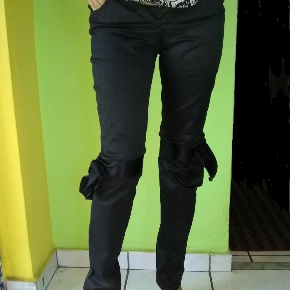 Chanel black jeans/pants with  satin bows on knee